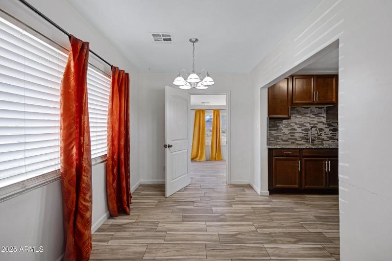 3426 W Maricopa St-9