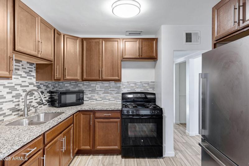 3426 W Maricopa St-10