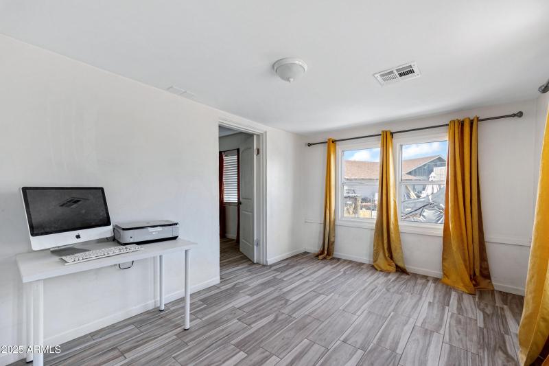 3426 W Maricopa St-14