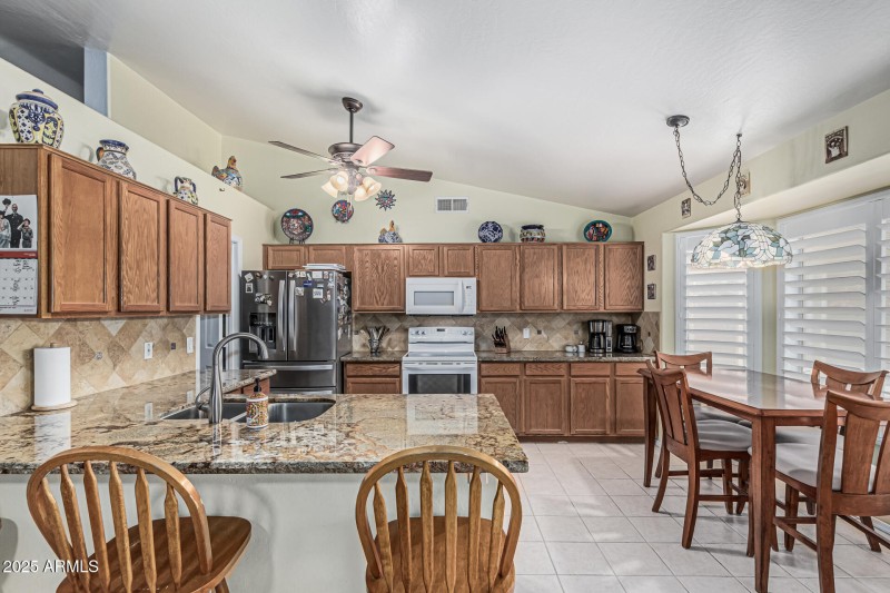 Kitchen/Breakfast Nook