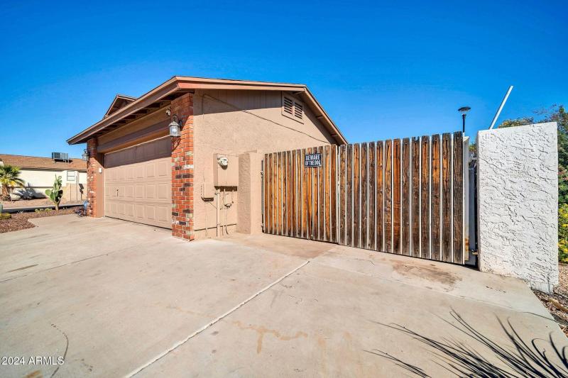 38 Gate Access to Backyard