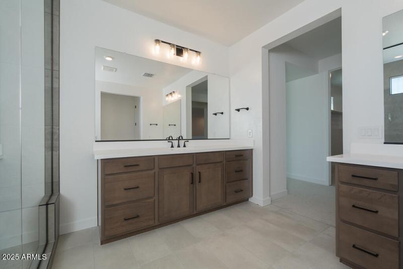 Tri Pointe Terraza 89 - Primary Bathroom