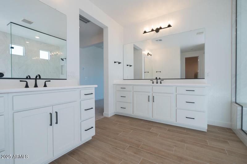 Tri Pointe Terraza 90 - Primary Bathroom