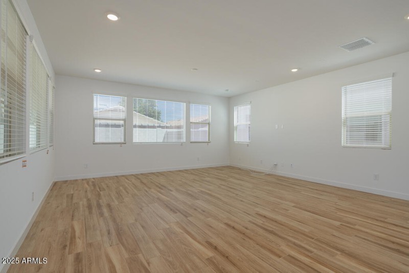 Tri Pointe Terraza 92 - Great Room and D