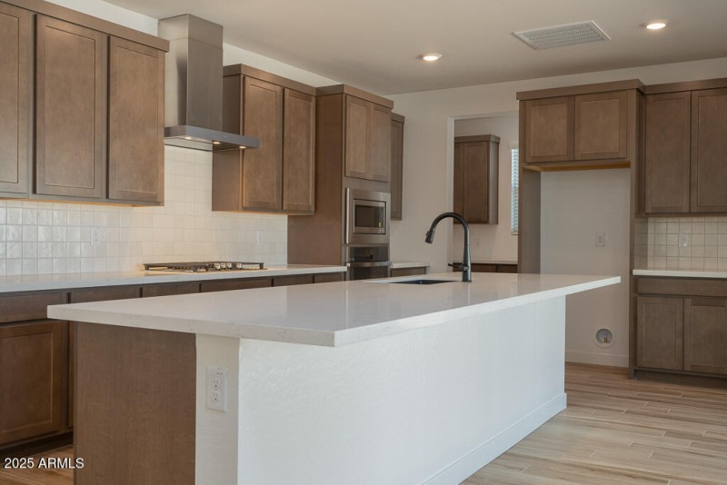 Tri Pointe Terraza 92 - Kitchen-2MLS