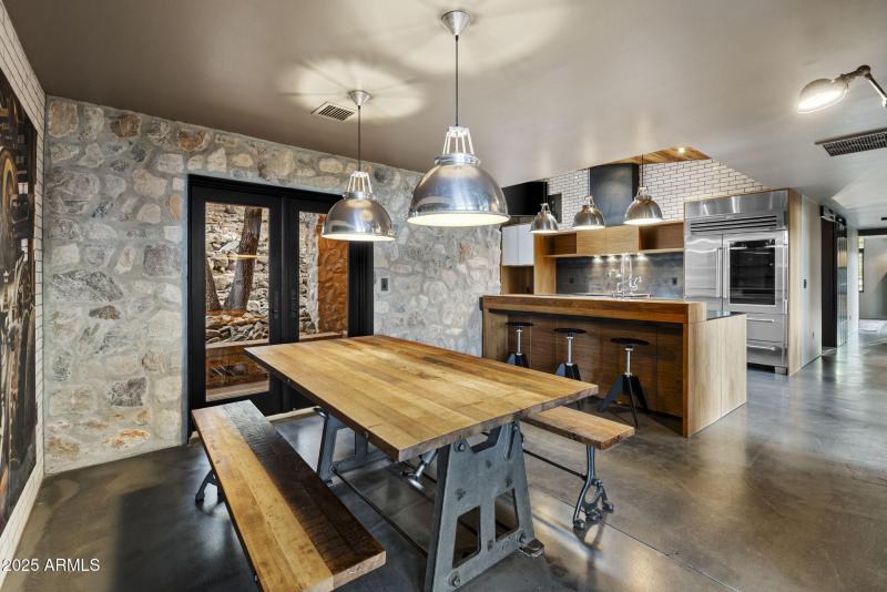 18-Dining to Kitchen