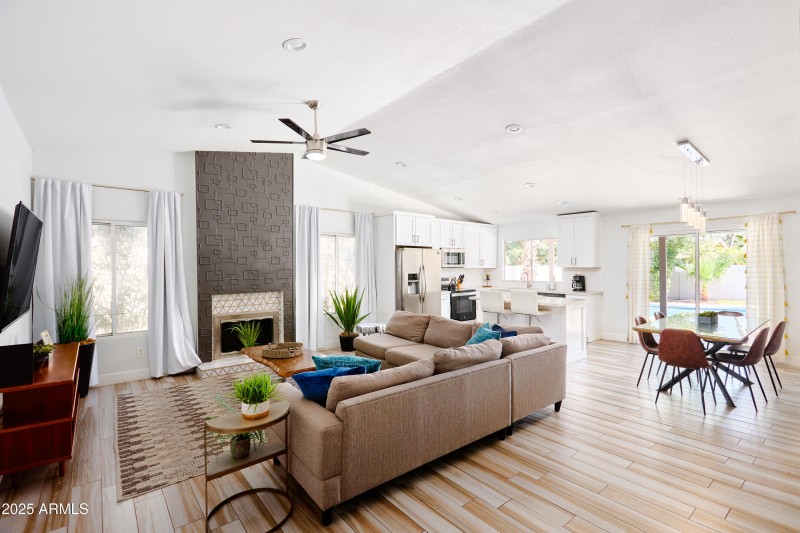 PropertyImageCo_6915ESandraTerrace_WEB-2