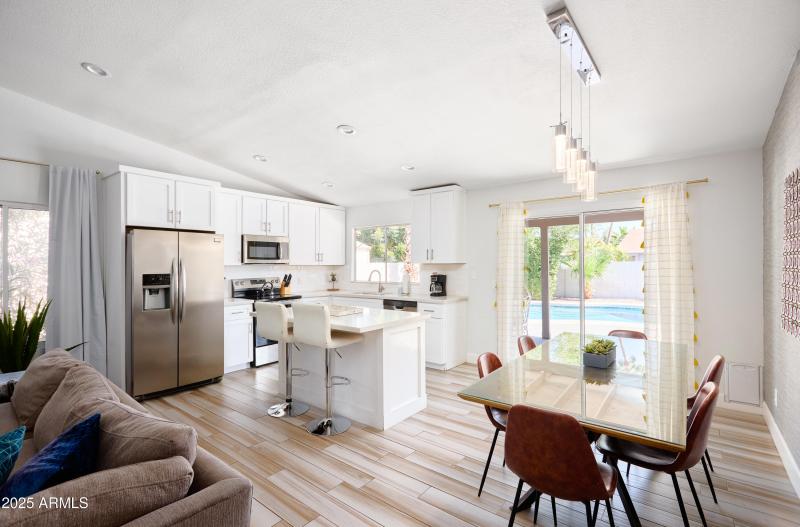 PropertyImageCo_6915ESandraTerrace_WEB-4