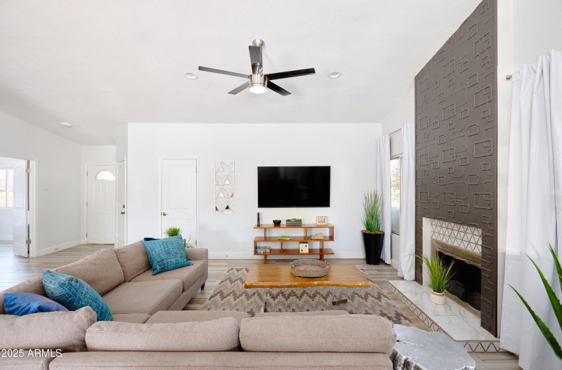 PropertyImageCo_6915ESandraTerrace_WEB-6