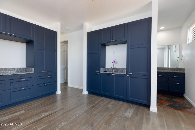 2943 E Lookout Ln (33)