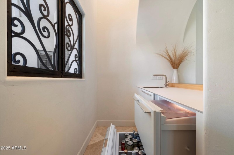 Wet Bar with refrigerator drawers