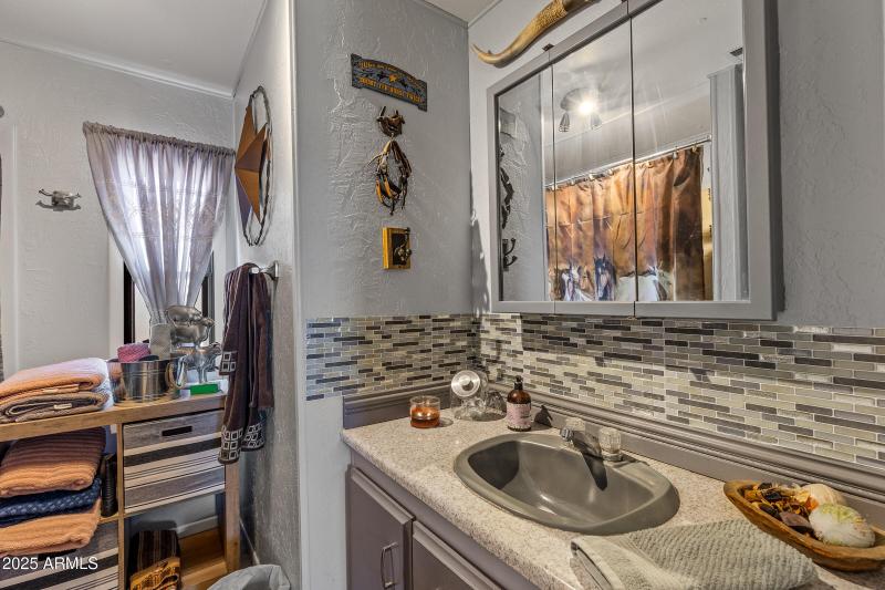 8613 Reata Rd, Winslow-51