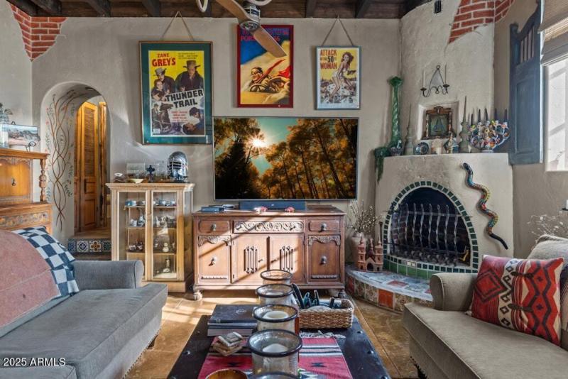 Jonas - Daytime Bisbee (110)