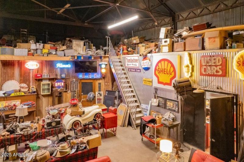 Jonas - Single - Bisbee (4)