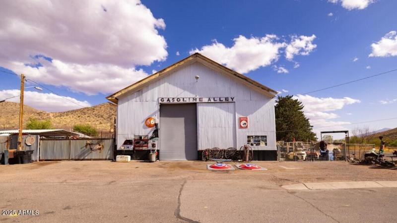 Jonas - Single - Bisbee (5)