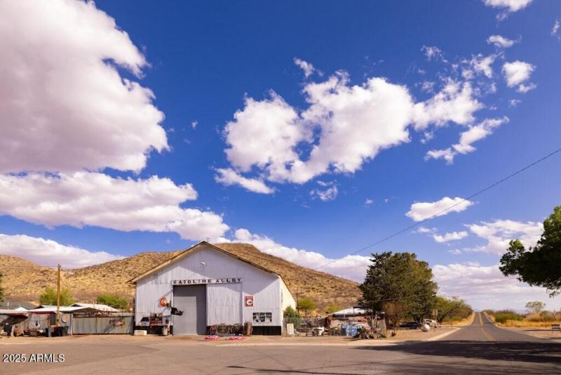 Jonas - Single - Bisbee (9)