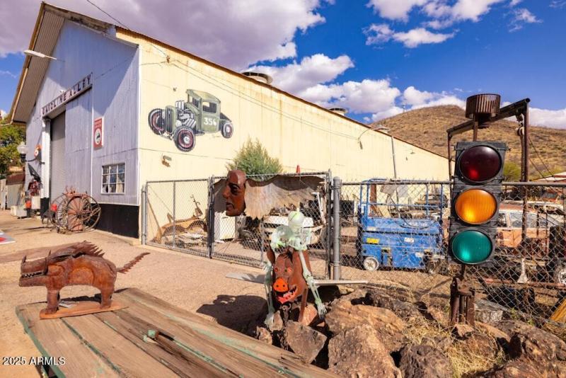 Jonas - Single - Bisbee (12)