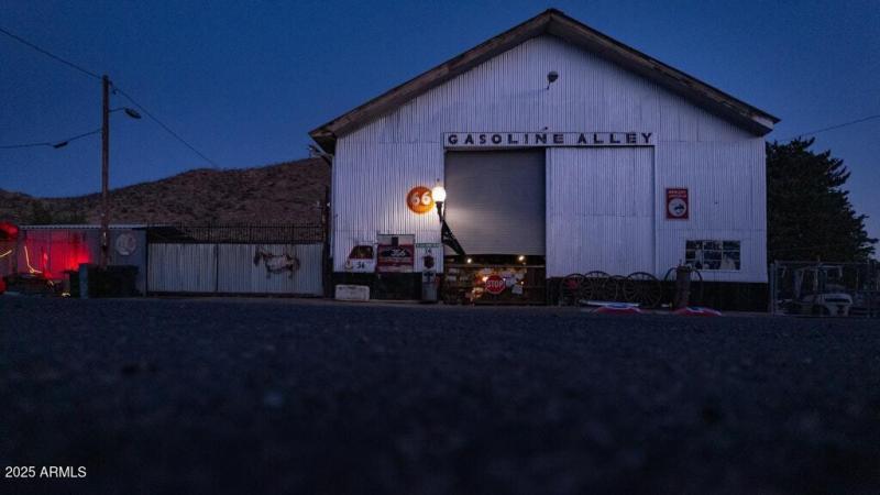 Jonas Twilight Bisbee (1)