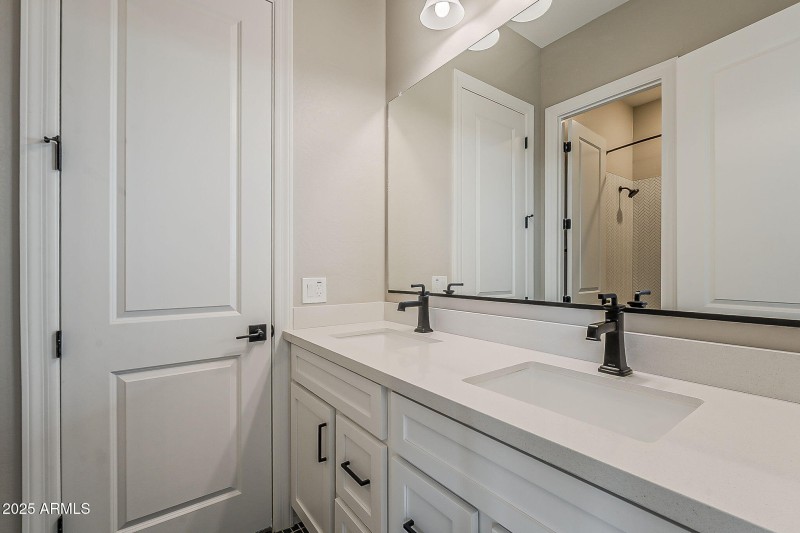 Walkthrough Bathroom