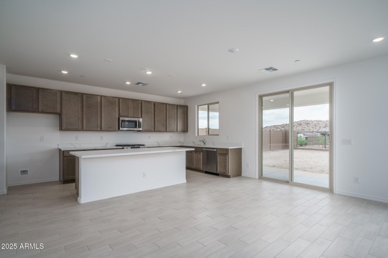 6) DINING & KITCHEN