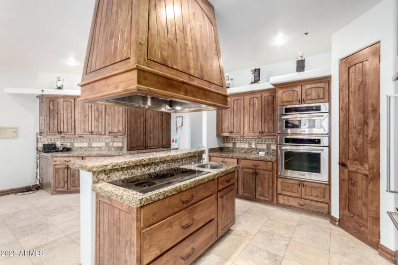 Dual Oven & Island Cooktop