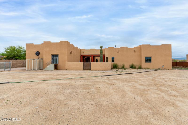 Expansive Desert-View Backyard