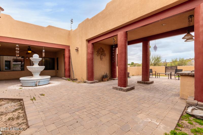 Courtyard with Fountain Feature