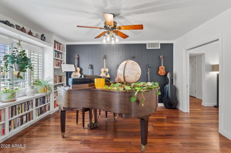 710 E Hayward Ave, Phoenix 85020