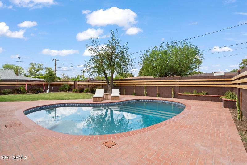 710 E Hayward Ave, Phoenix 85020