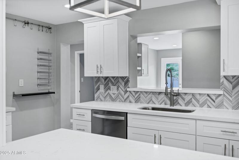 3046 E Glenrosa Ave-14