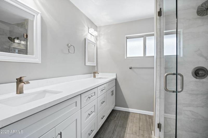 3046 E Glenrosa Ave-23