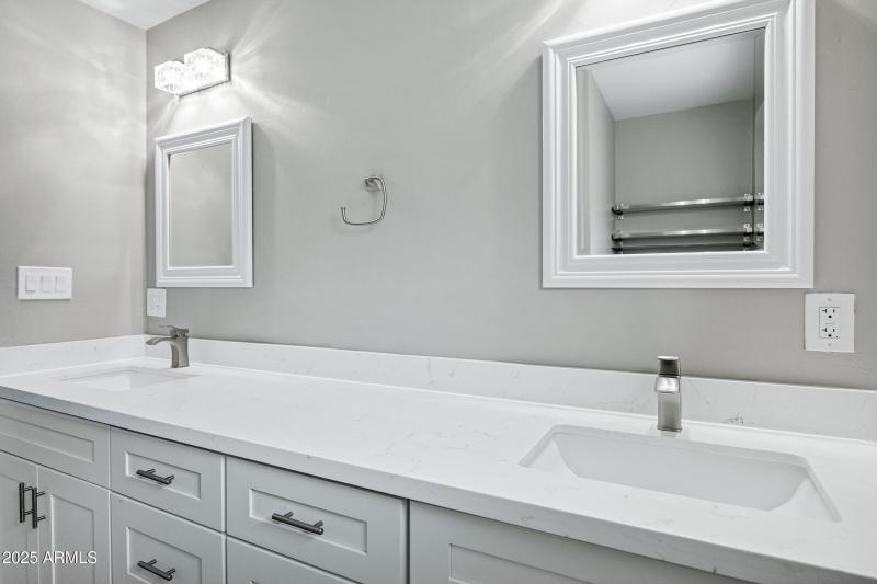 3046 E Glenrosa Ave-24