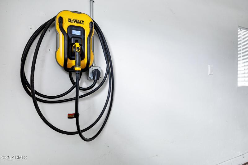 3046 E Glenrosa Ave-39