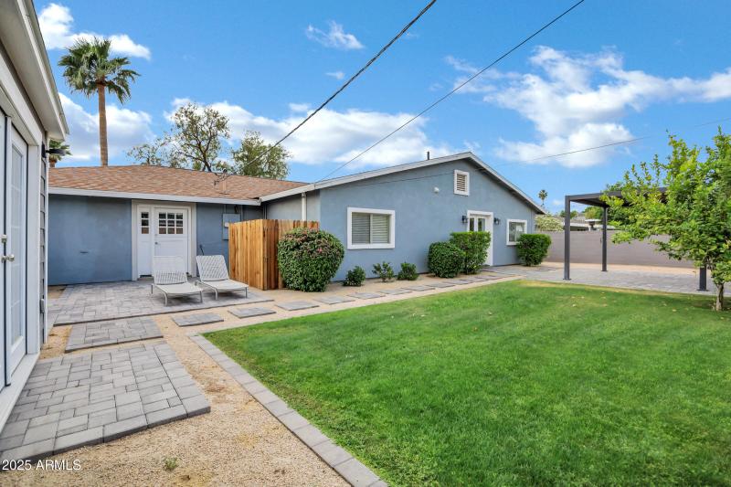 3046 E Glenrosa Ave-43