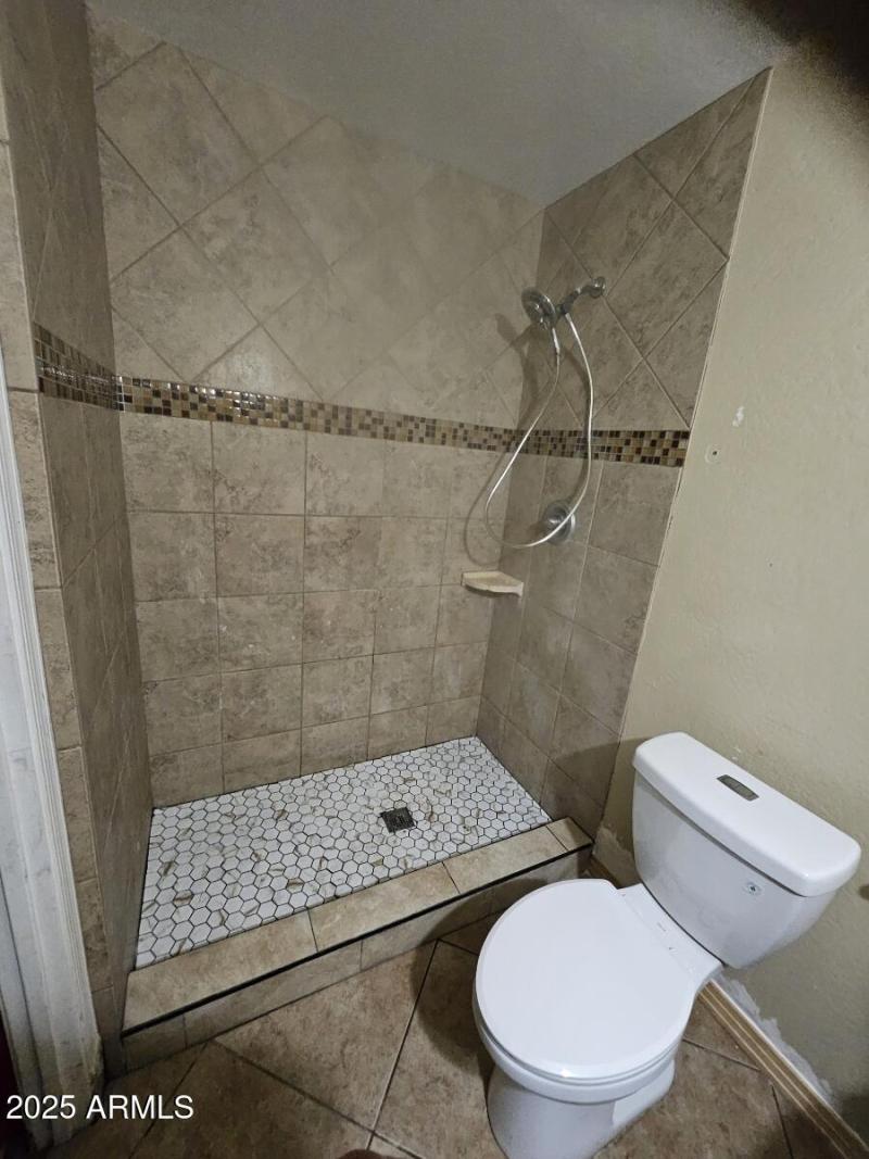 Resized_Resized_20250220_005933_17400403