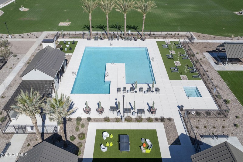 Mattamy_EmpirePointe_Amenities_Pool (2)