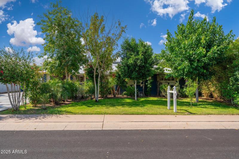 2219 W. Catalina Dr.