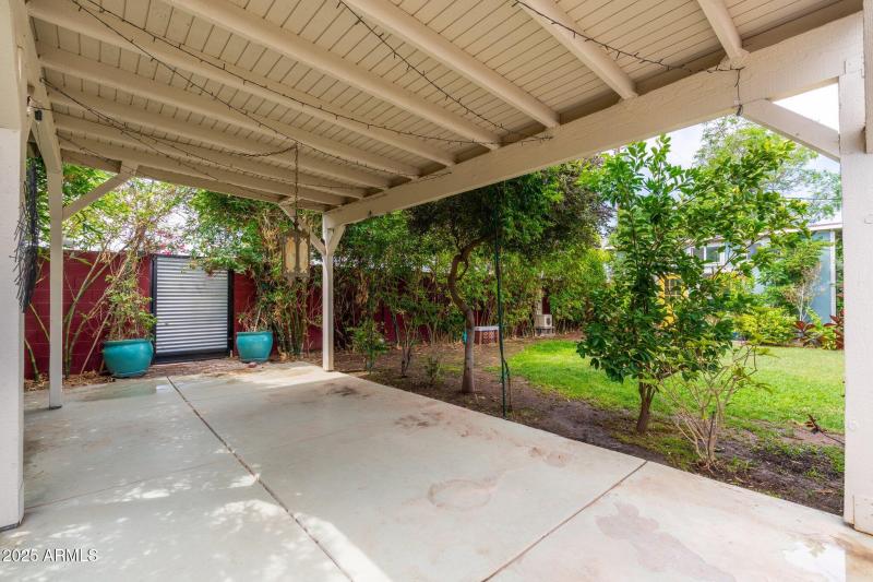 Ramada and custom gate