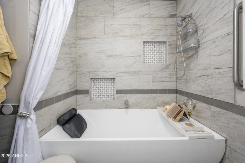 2ND FLOOR SOAKER TUB