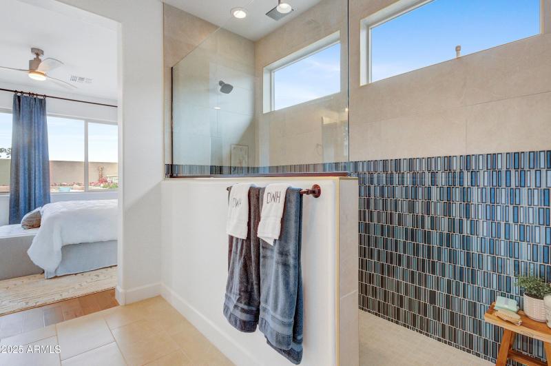 014_Huge Walk-in Shower