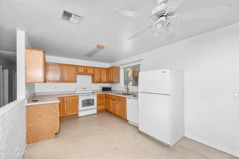 06-17707-E-Karsten-Drive-6