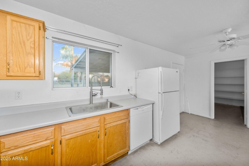 08-17707-E-Karsten-Drive-8