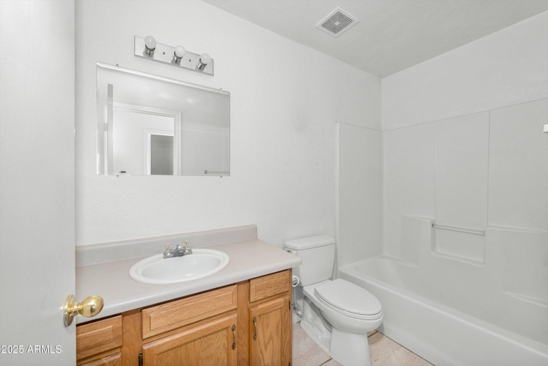 12-17707-E-Karsten-Drive-12