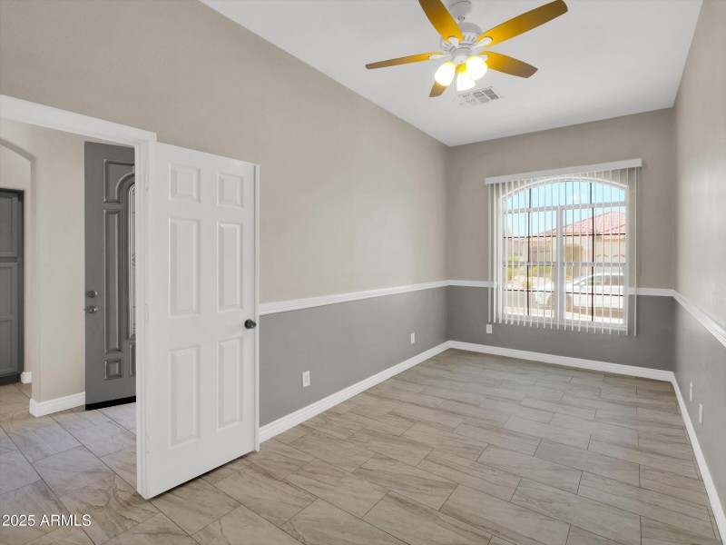 08-8854 W Augusta Avenue-8