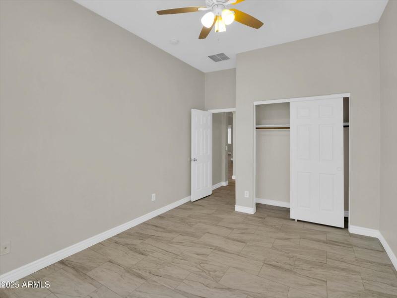 21-8854 W Augusta Avenue-21