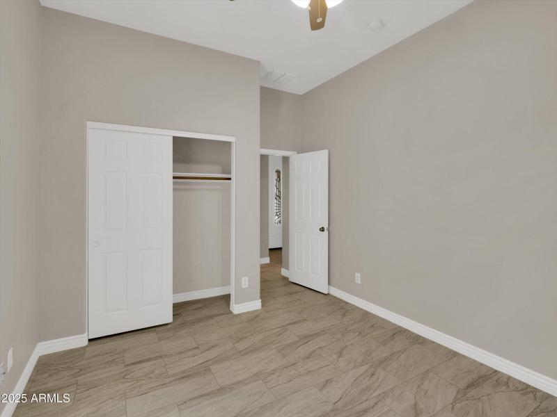 24-8854 W Augusta Avenue-24