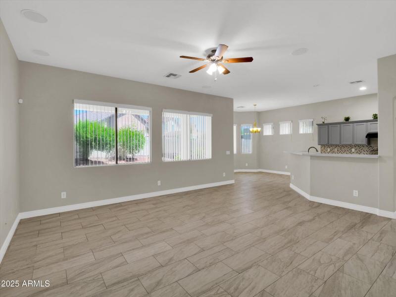 31-8854 W Augusta Avenue-31