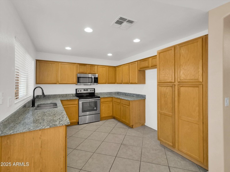 16-13620 N 82nd Lane-16