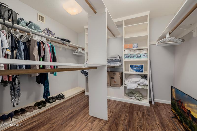 primary walk in closet Tucson