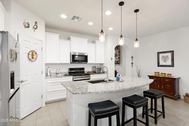 3655 N Astoria Dr-11